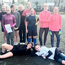 Piłkarska rywalizacja dziewcząt. Drużyna z ZSP nr 3 na I miejscu