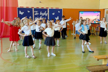 fot. Szkoła Podstawowa im. ppor. Marka Uleryka w Dziewierzewie