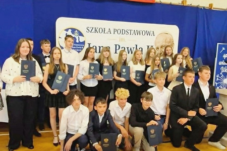 fot. Szkoła Podstawowa im. Jana Pawła II w Kowalewie